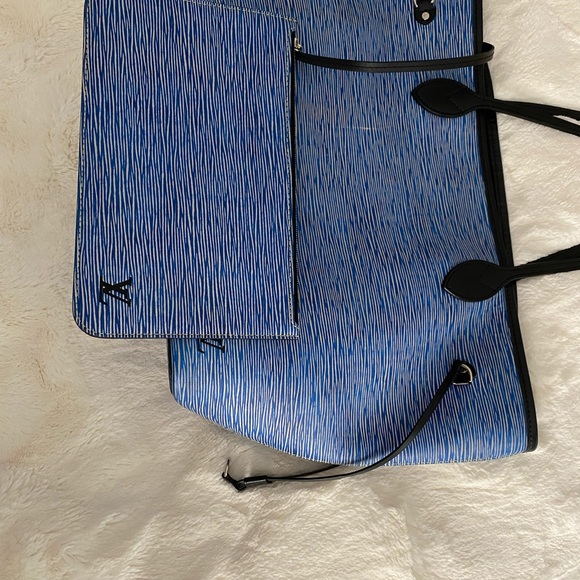 Beautiful Louis Vuitton Epi Leather Neverfull MM - Picture 9 of 14